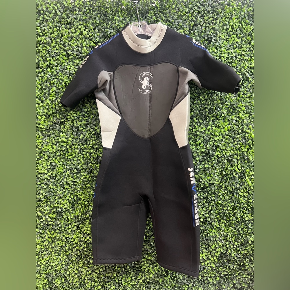Seavenger Ladies wet suit shorts size 11